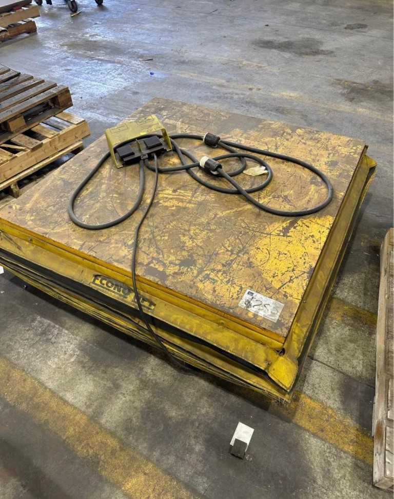 Econo Lift 4,000 Pound Lift Table, Machine ID:8960 Econo Lift 4,000 Pound Lift Table, Machine ID:8960